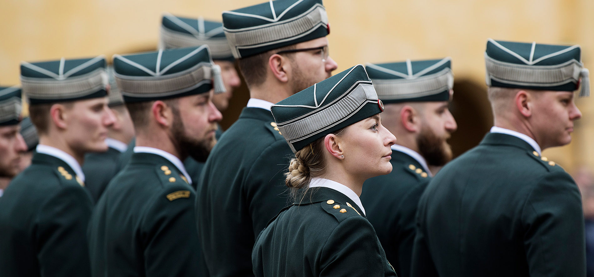 HOD_TildeSwOfficerHOD40199F-aspect-ratio-675-315